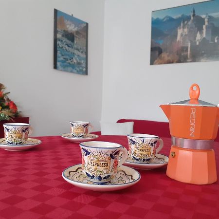 דירות Mezzenile Casa Le Rondini מראה חיצוני תמונה