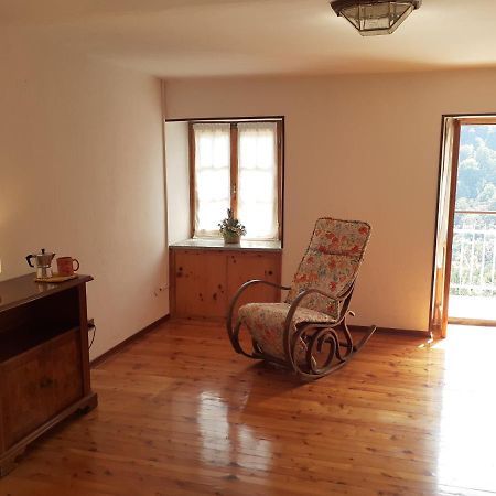 דירות Mezzenile Casa Le Rondini מראה חיצוני תמונה