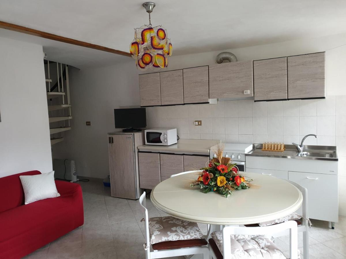 דירות Mezzenile Casa Le Rondini מראה חיצוני תמונה