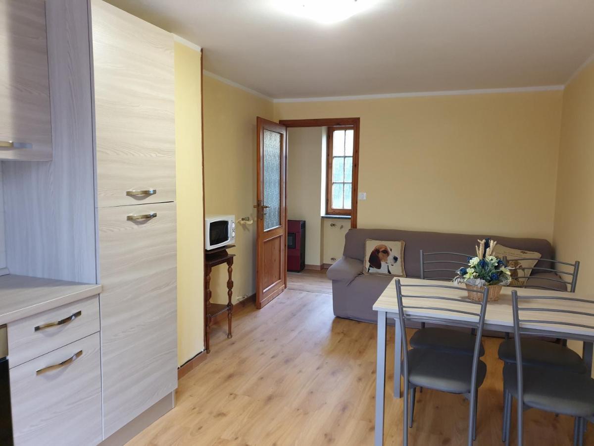 דירות Mezzenile Casa Le Rondini מראה חיצוני תמונה
