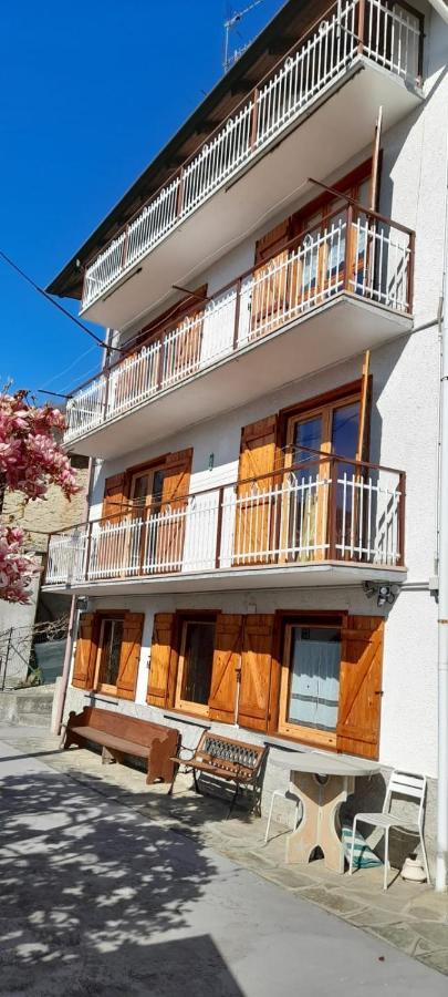 דירות Mezzenile Casa Le Rondini מראה חיצוני תמונה
