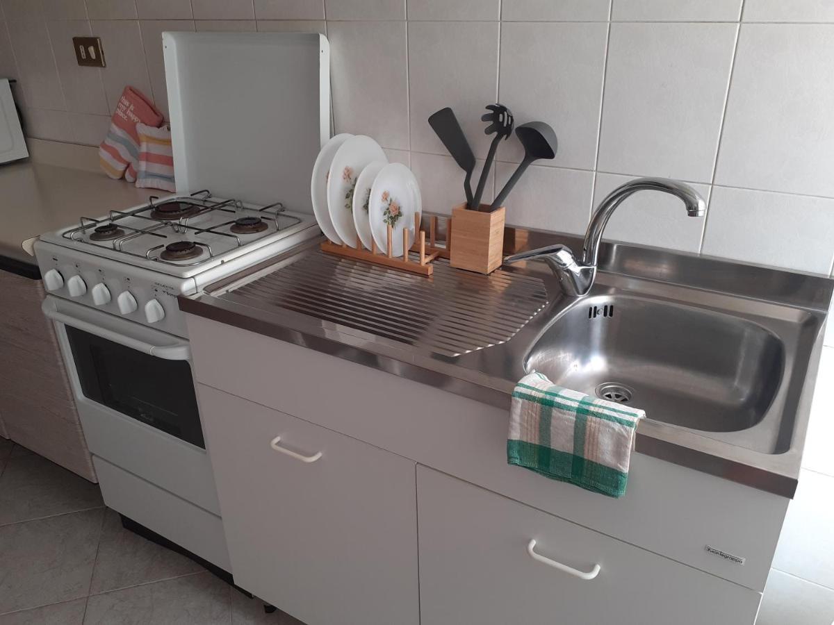 דירות Mezzenile Casa Le Rondini מראה חיצוני תמונה
