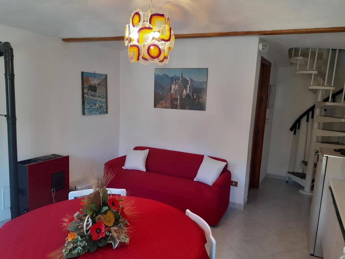 דירות Mezzenile Casa Le Rondini מראה חיצוני תמונה
